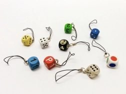 Detoa nøglering terning – farverigt vedhæng til nøgler