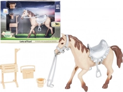 hest i stalden med tilbehør til piger