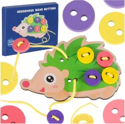 Træ pindsvin til snøring med knapper – pædagogisk legetøj til finmotorik