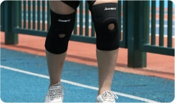 Knæskinne M – åndbar støtte med åben knæskal