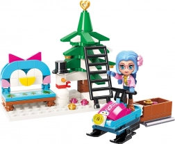 Qman glædelig jul – snescooter og juletræ