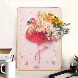 Kreativt string art-sæt med LED, ramme 21 × 30 cm – flamingo med blomster
