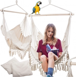 Brasiliansk hænkestol med puder i boho-stil, beige