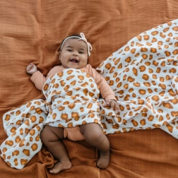 Tommy Lise bomuldsmusselin-stofble hvid leopard 120 × 120 cm