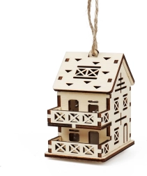 Træets magi mellemstort hus – villa med altaner og LED-lys