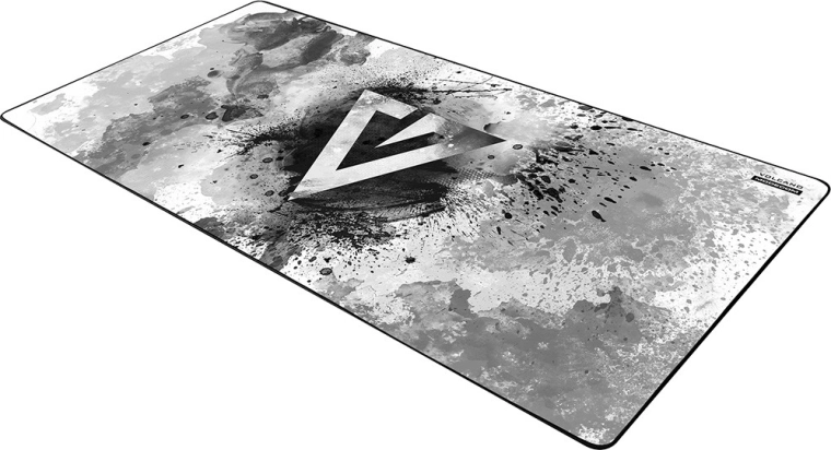 Enorme plads til tastatur og mus