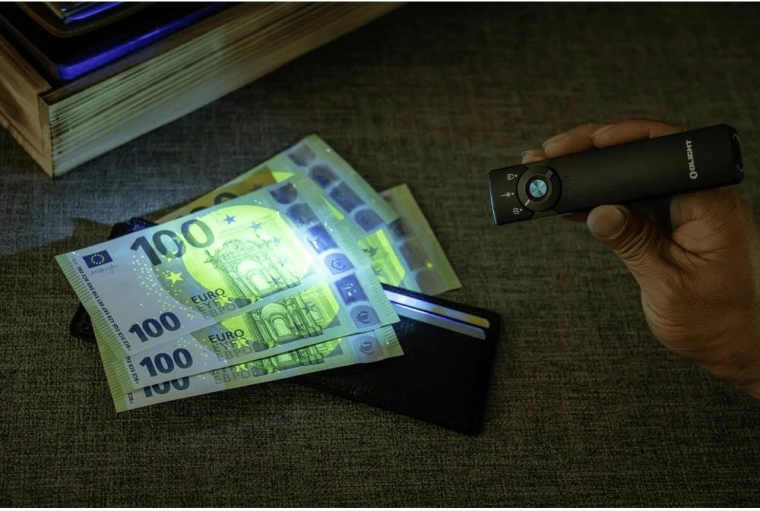 UV-lys til kontrol af pengesedler og dokumenter