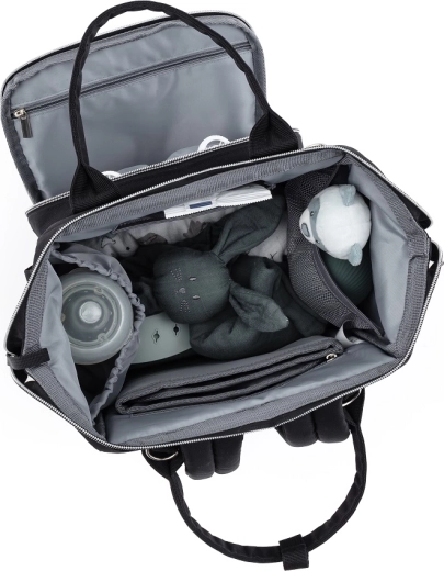 Hurtig adgang takket være bred åbning og bageste lynlås