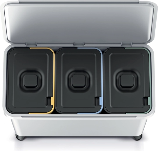 Overskuelig sortering takket være tre separate beholdere