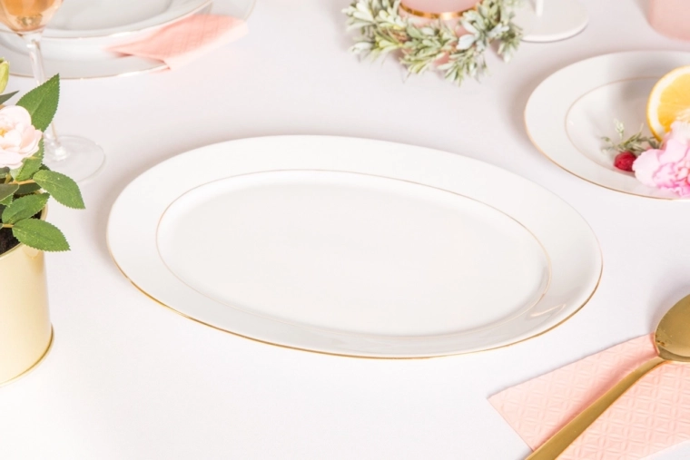 Tidløst hvidt porcelæn til enhver borddækning