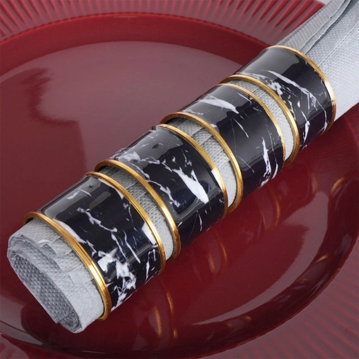 Praktisk og dekorativ fastholdelse af servietter