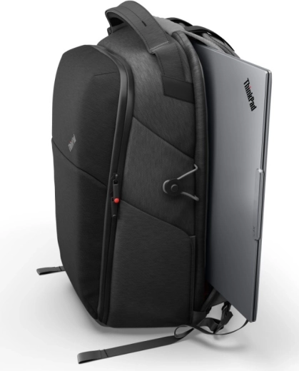 Plads til 16" laptop og smart organisering