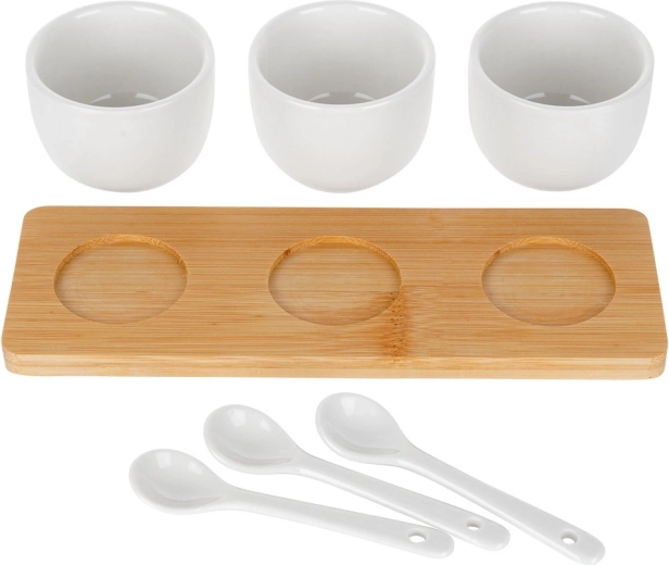 Stilfuld servering på naturbambus