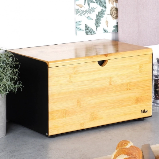 Moderne kombination af metal og bambus