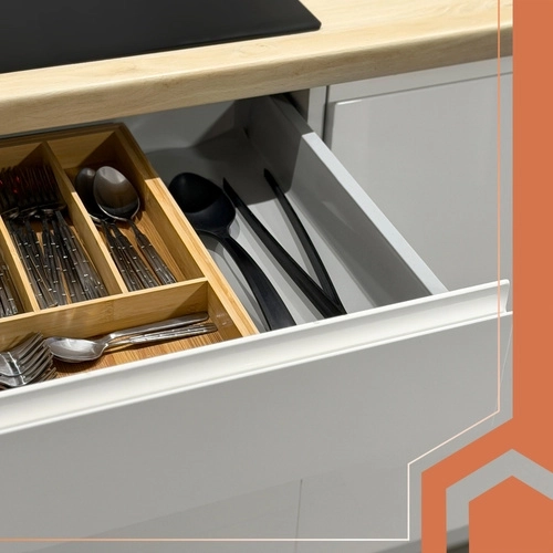 Orden i skuffer og organisering af bestik