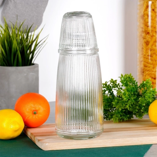 Glas som låg for pladsbesparende opbevaring