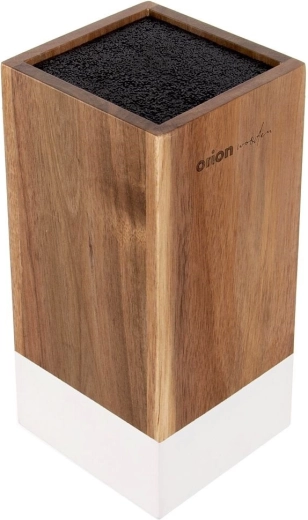 Elegant akacietræ med hvid detalje