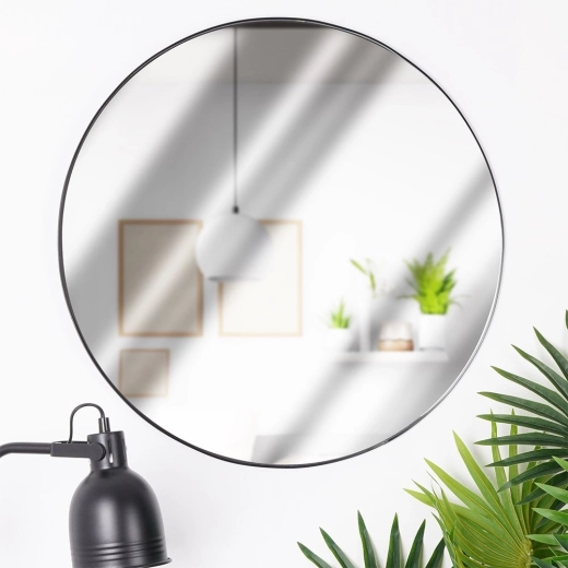 Sort metalramme i loftstil