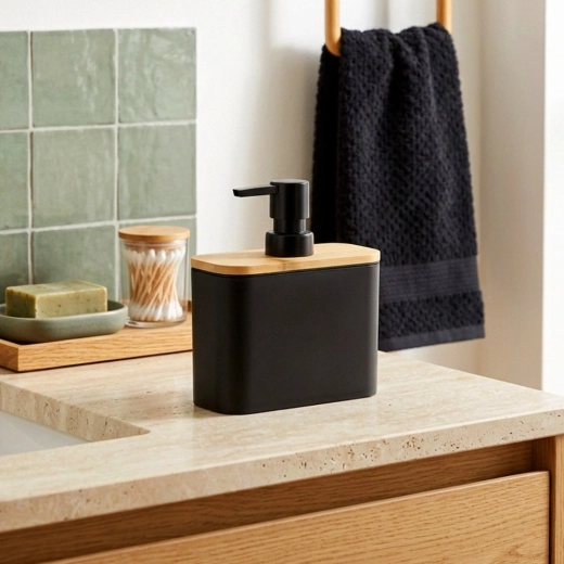 Moderne mat sort design med bambus