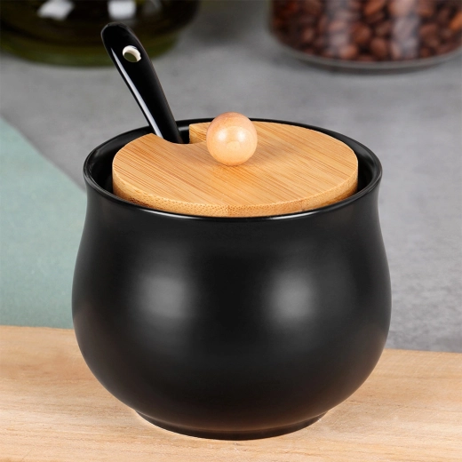 Praktisk ske med udskæring i låget