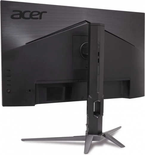 Mere ryddeligt setup takket være kabelføring