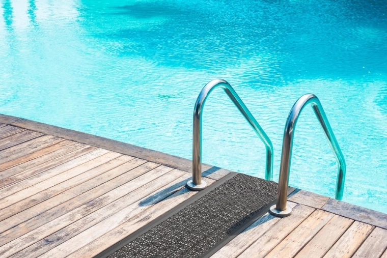 Skridsikker sikkerhed – også i vådt føre