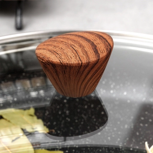 Behageligt greb i trælook og dampudluftning