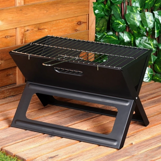 Stabil konstruktion til udendørs grillning