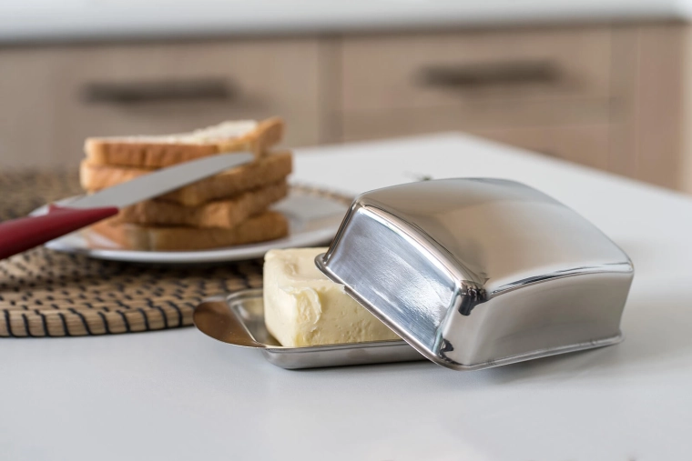 Ideel til bordet og køleskabet