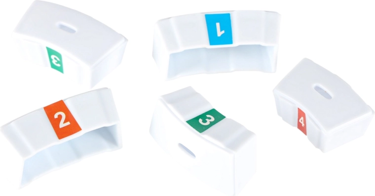 Nummererede og farvede brikker