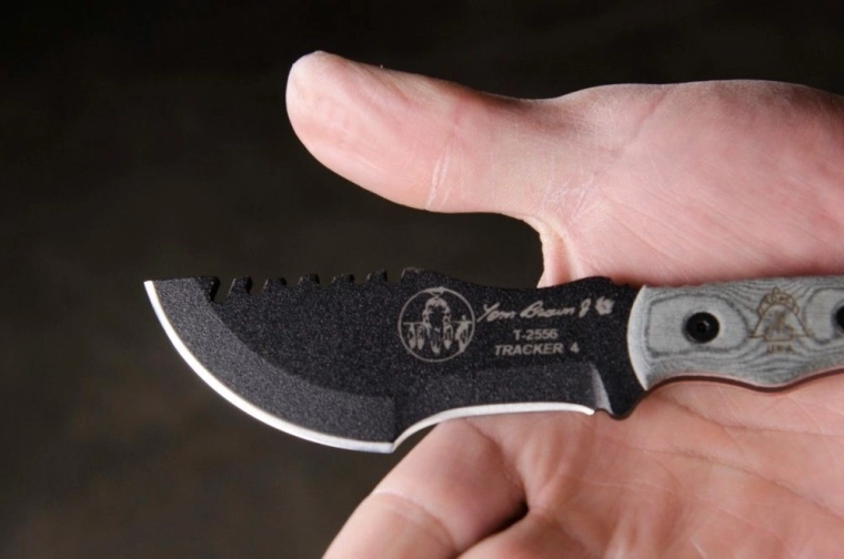 Robust full tang-konstruktion og materialer