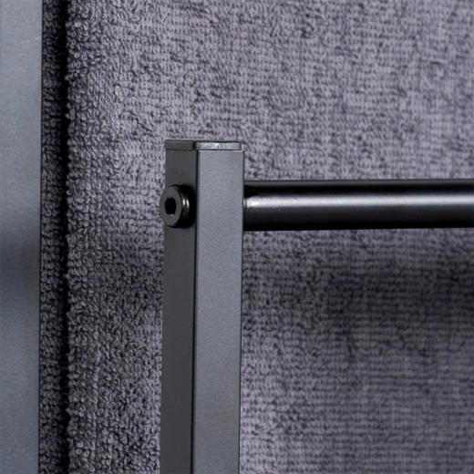 Robust metalkonstruktion med mat overflade