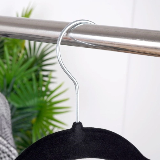 Skridsikker velour beskytter tøjet