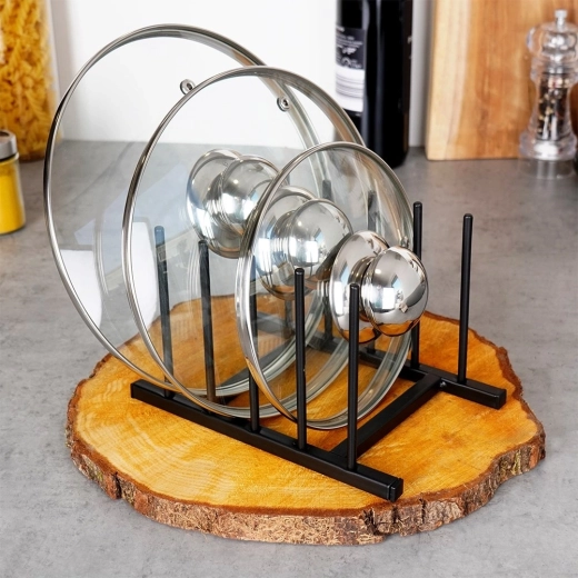 Orden og overblik på køkkenbordet og i skabet