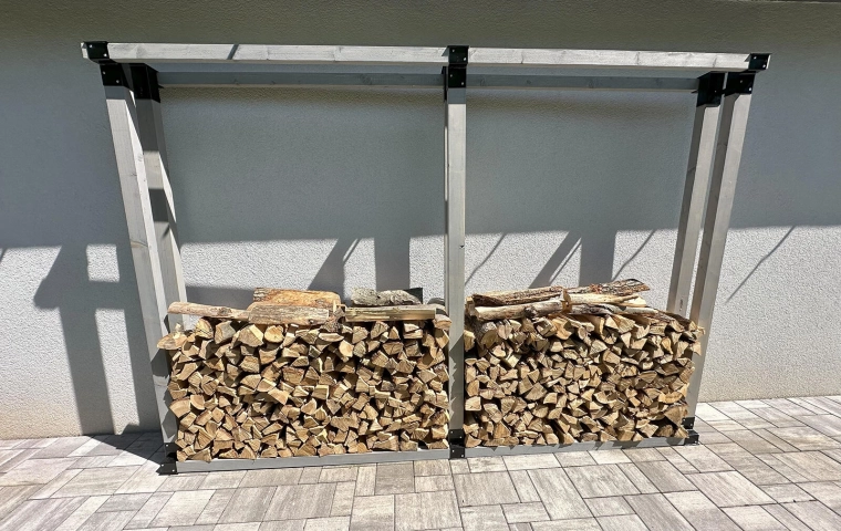 Stabil og luftig opbevaring af brænde