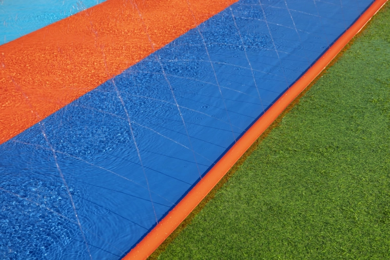 Konstant vandfilm for hurtig glideevne