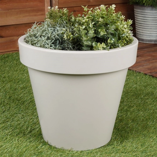 Let og holdbar plast