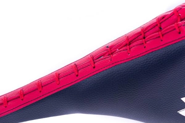 Holdbart syntetisk læder og stærke sømme