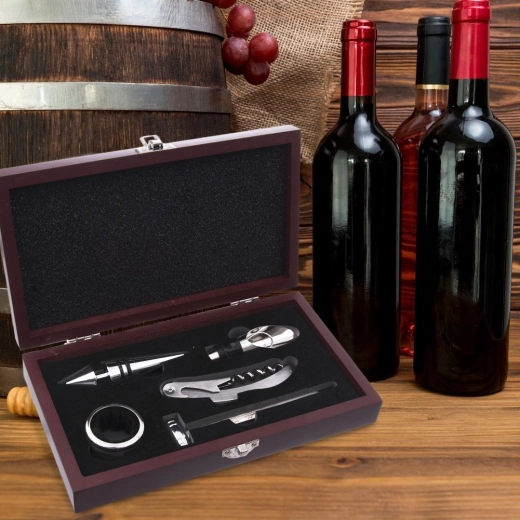 Alt til åbning og servering i én boks