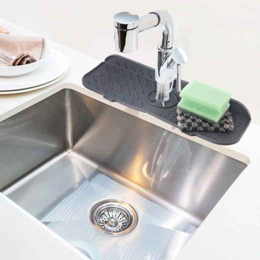 Ren og tør flade omkring armaturet