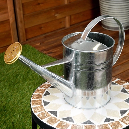 Praktisk påfyldning og præcis vanding