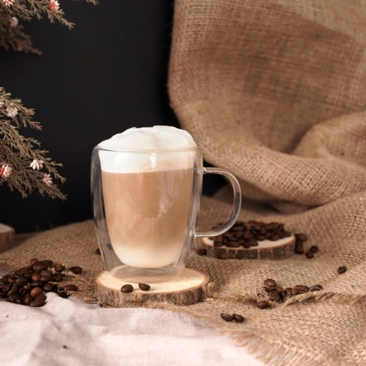 Let og holdbart borosilikatglas