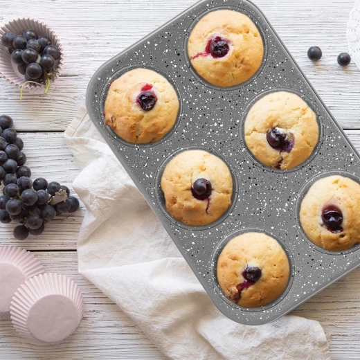 Bag 6 store muffins på én gang