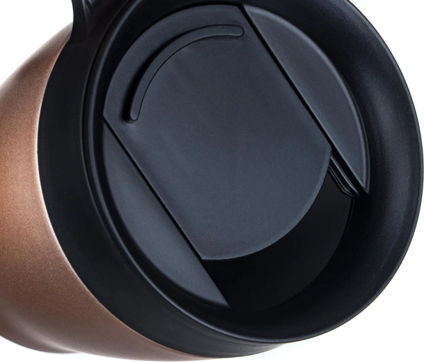 Praktisk låg med skydelukning