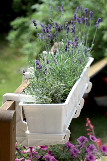 Elegant hvidt design til enhver altan