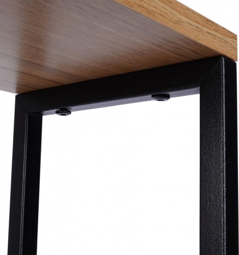 Solid metalkonstruktion og trædekor