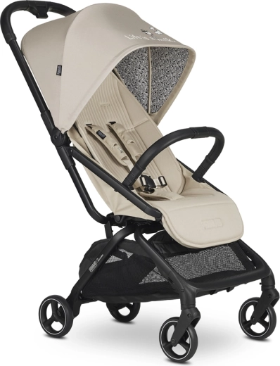 Stor kaleche med ventilation og pladsbesparende design