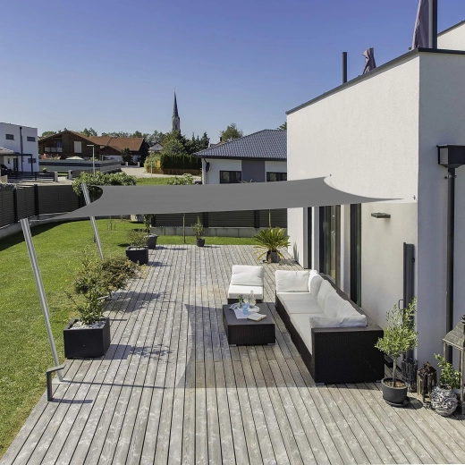 Behagelig skygge på terrassen, ved poolen og i haven