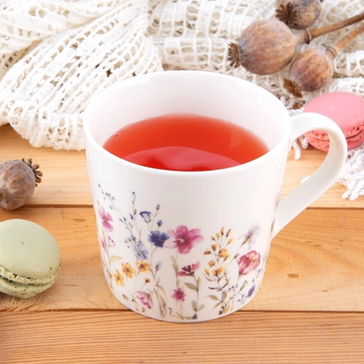 Fin blomsterdekoration og behageligt hank