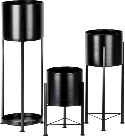 Robust metalkonstruktion i stilfuld sort